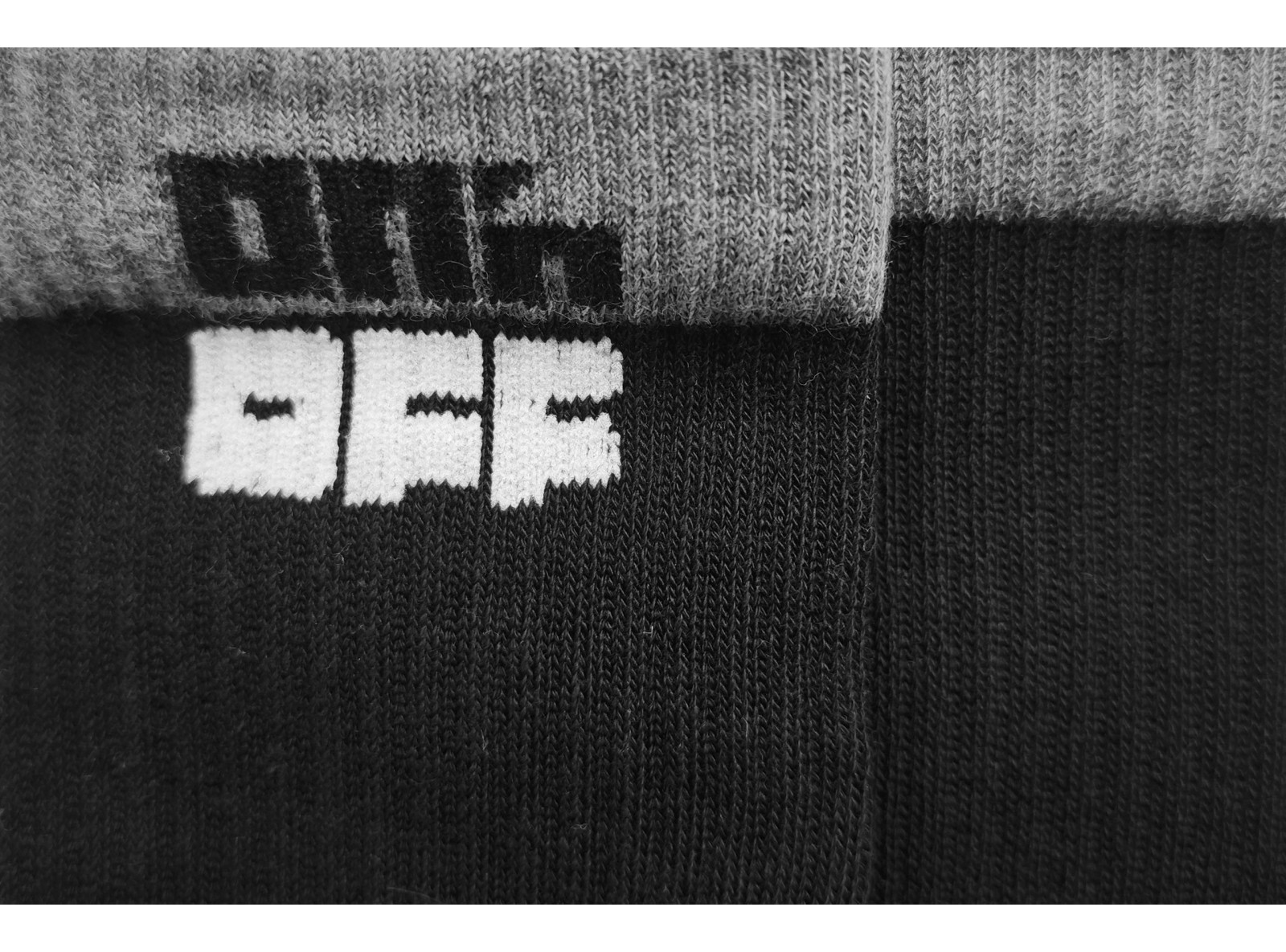 Knitted logo socks black&white