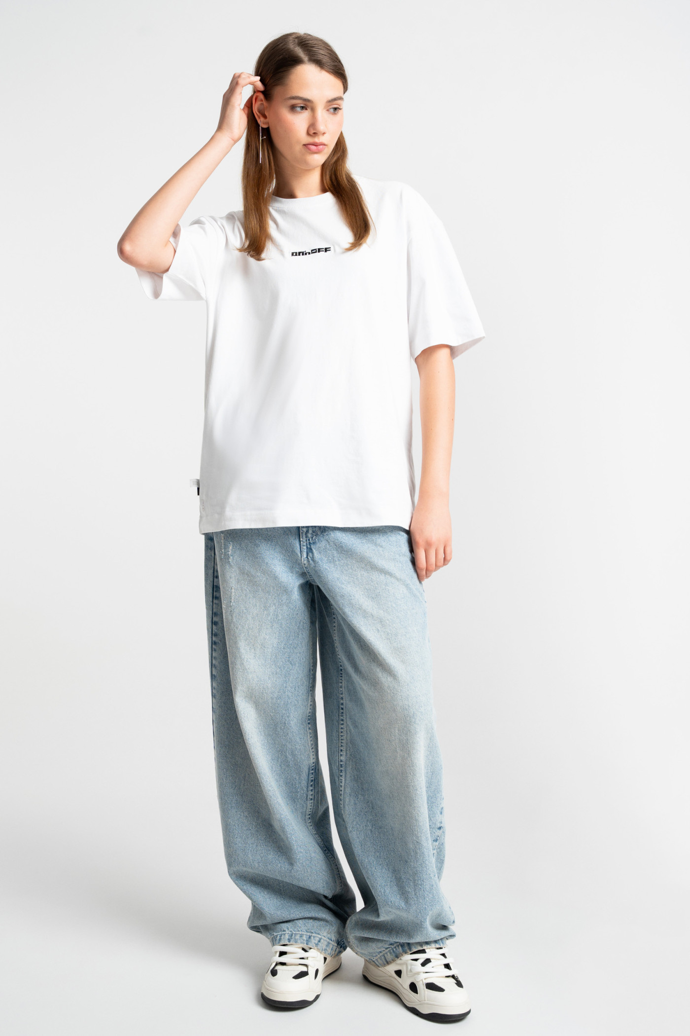 Embroidered logo t-shirt white