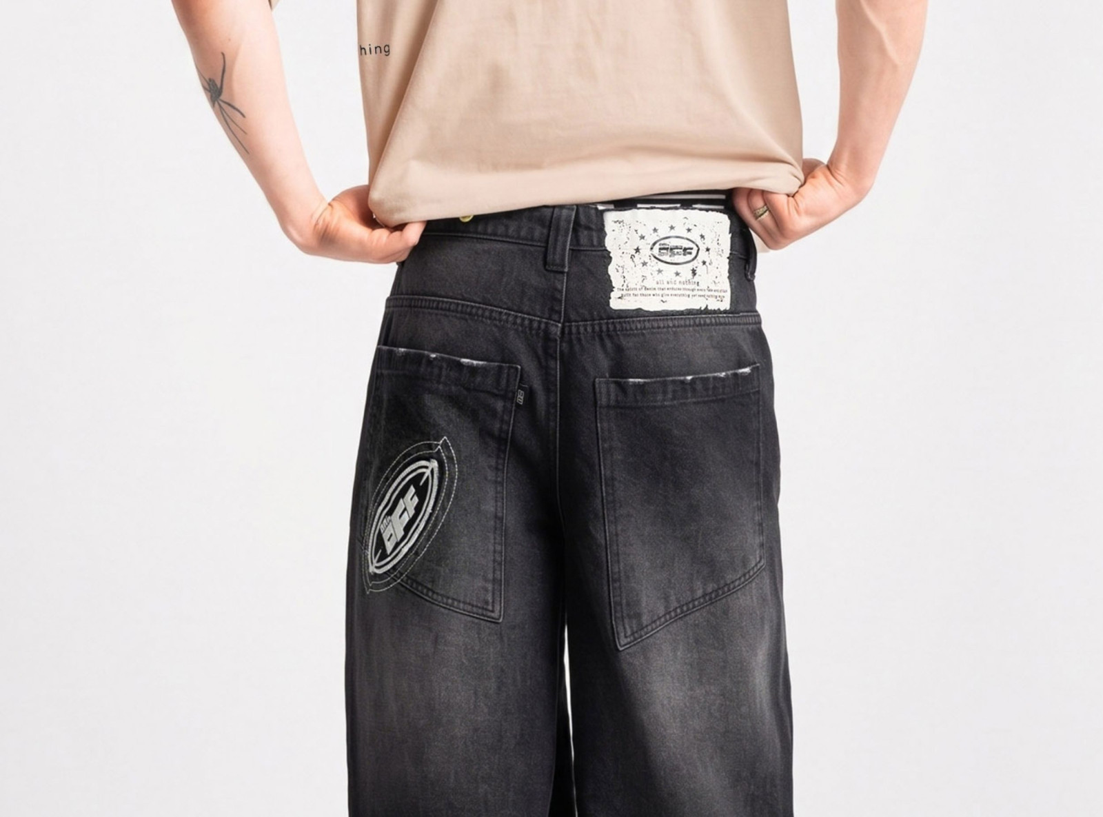 Emroidered logo skater jeans washed black