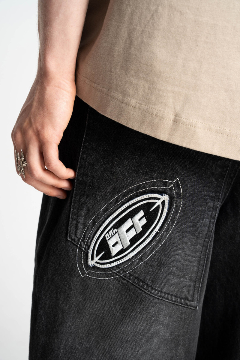 Emroidered logo skater jeans washed black
