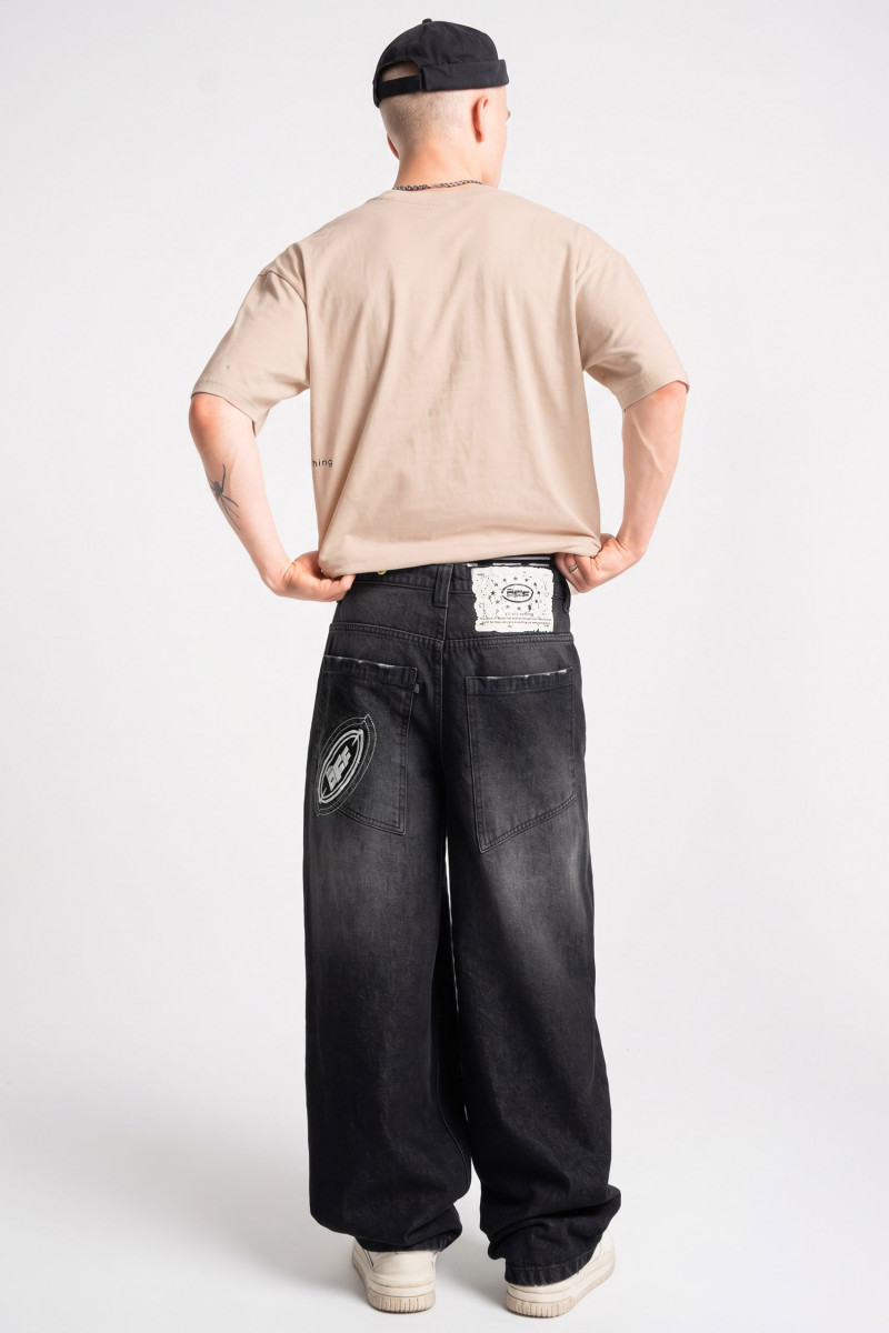 Emroidered logo skater jeans washed black