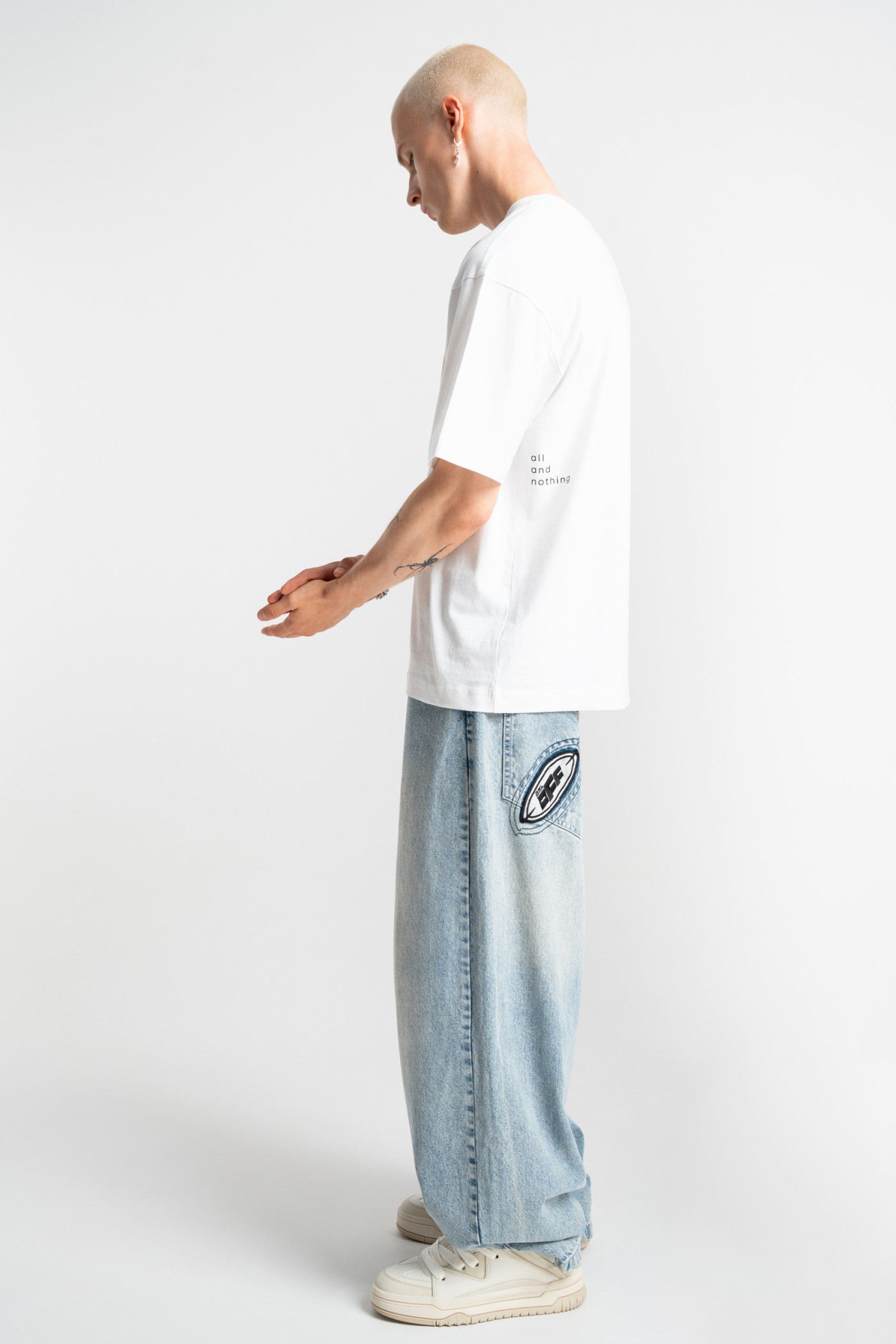 Emroidered logo skater jeans washed light blue