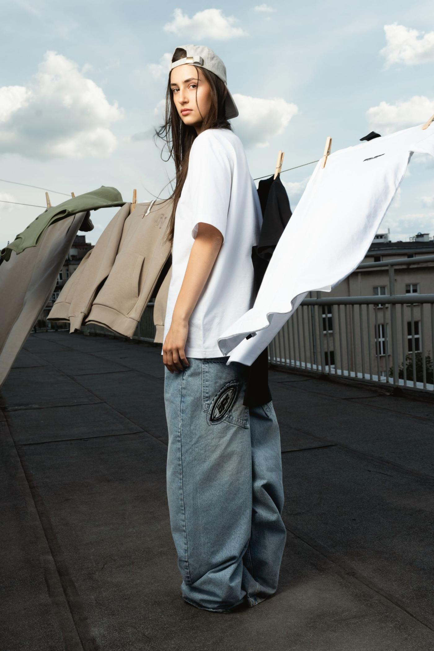 Emroidered logo skater jeans washed light blue