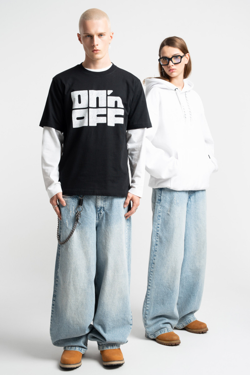 Emroidered logo skater jeans washed light blue