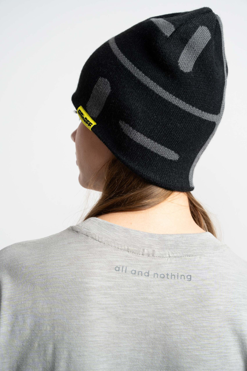 KNITTED LOGO BEANIE BLACK