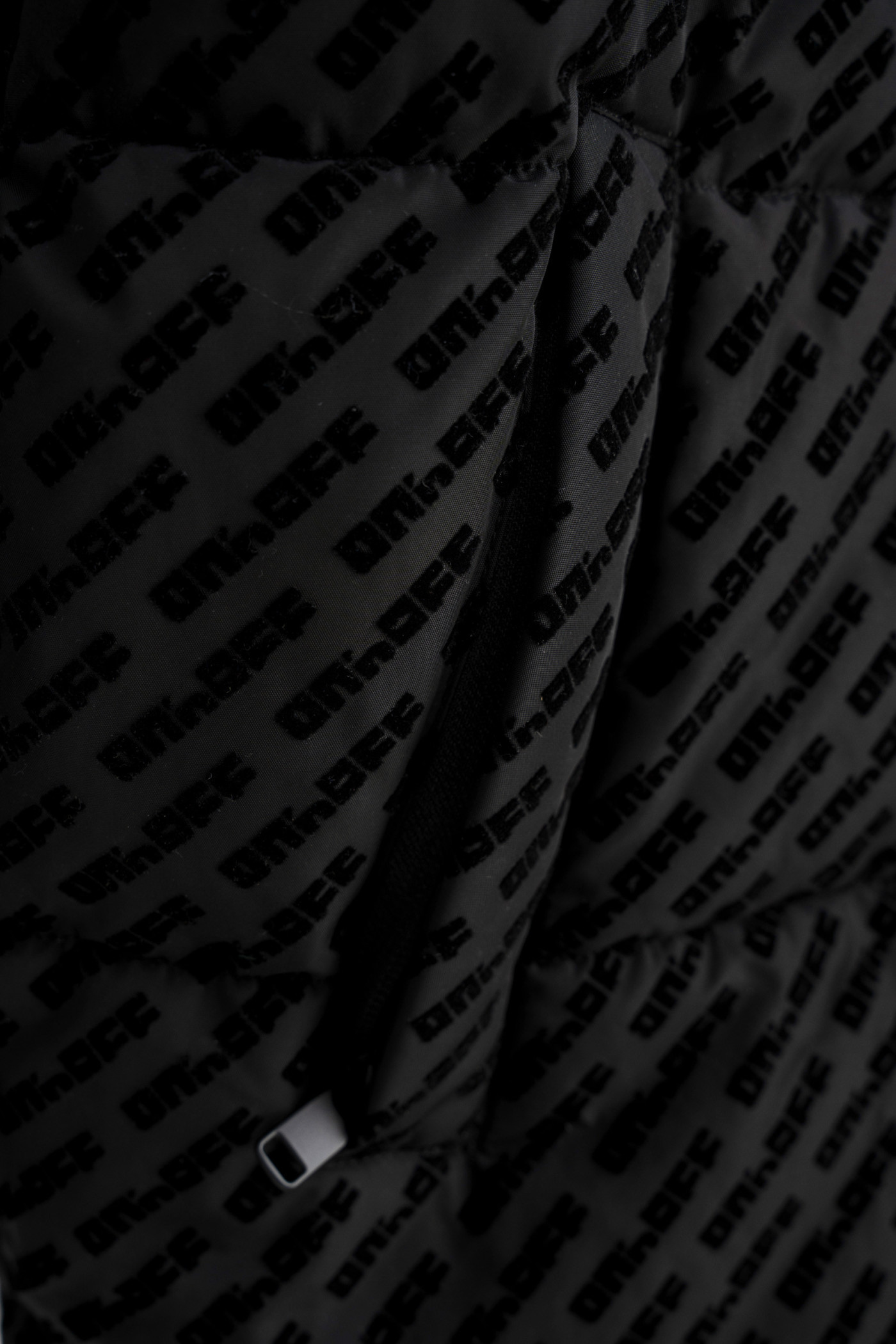 FLOCK PRINT LOGO PUFFER JACKET BLACK