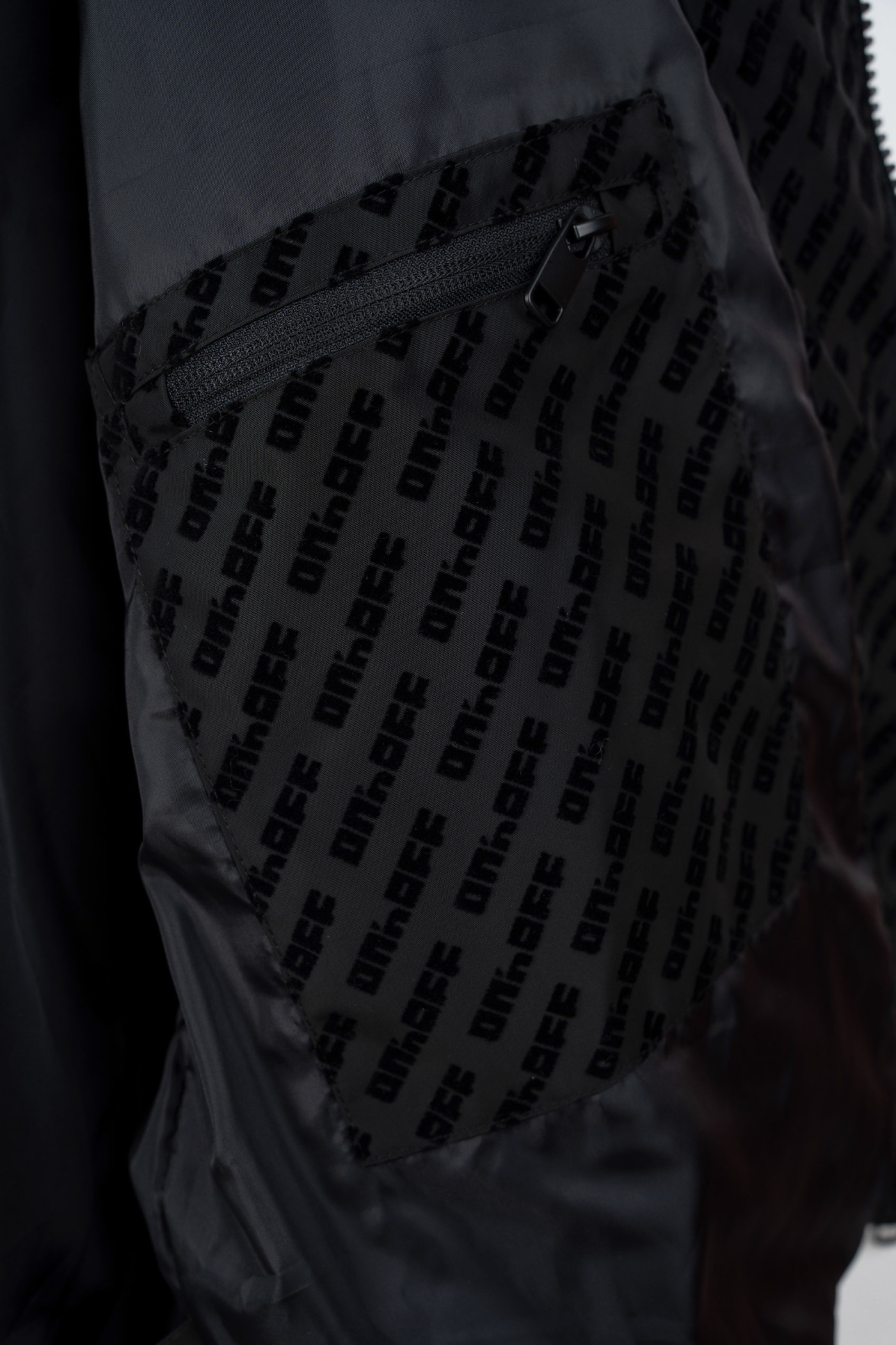 FLOCK PRINT LOGO PUFFER JACKET BLACK