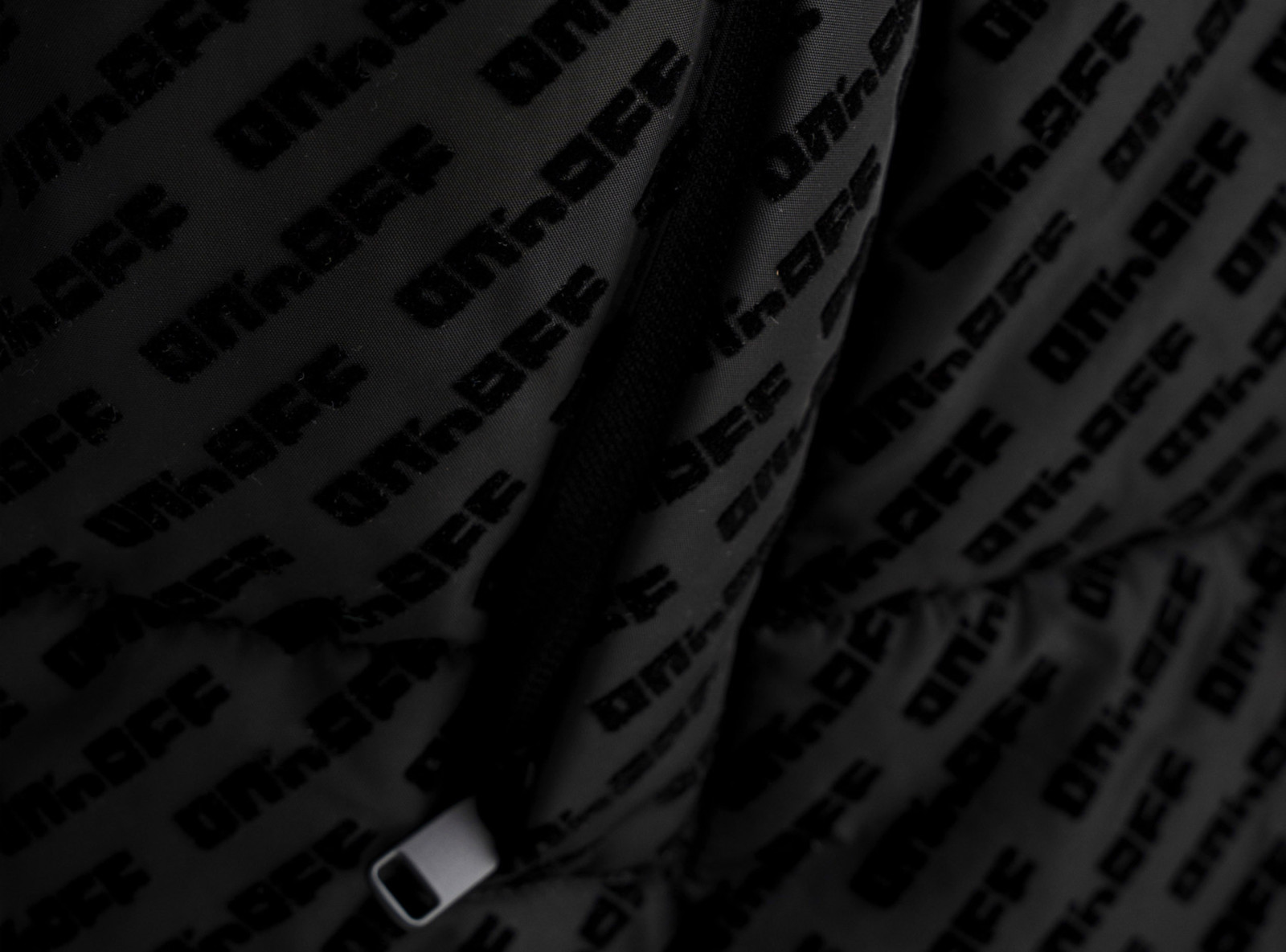 FLOCK PRINT LOGO PUFFER JACKET BLACK
